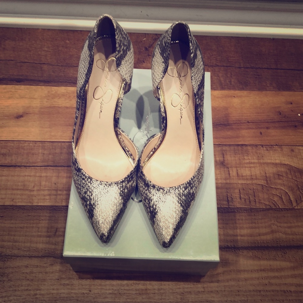 Jessica Simpson natural/Gold Snake skin pump